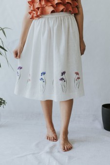 Lina_svarki_izsuti_rudzupukes_balti_svarki_floral embroidered skirt